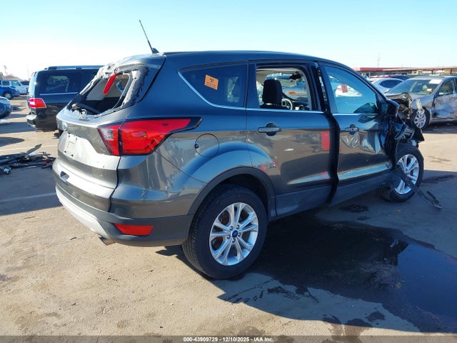 Ford ESCAPE SE 2019 1FMCU0GD5KUB05019 Image 4