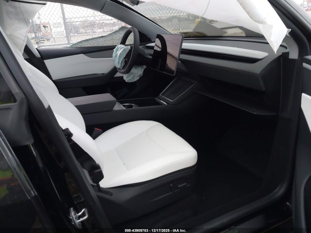 2026 TESLA MODEL Y 7SAYGDEE3TA493933 Photo 4