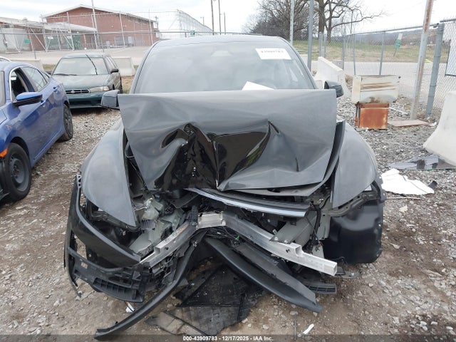 2026 TESLA MODEL Y 7SAYGDEE3TA493933 Photo 5