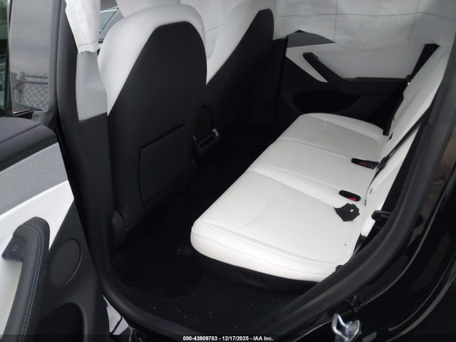 2026 TESLA MODEL Y 7SAYGDEE3TA493933 Photo 7