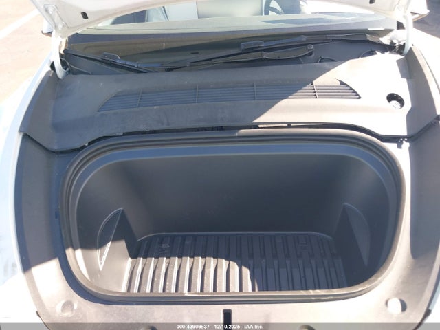 2025 TESLA MODEL Y 7SAYGDEE5SA338332 Photo 9