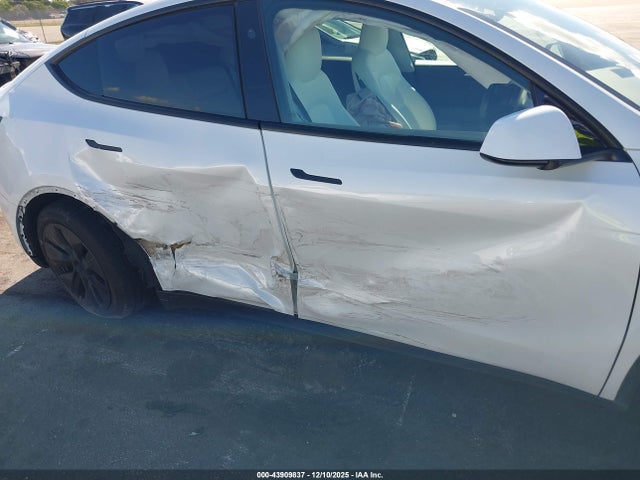 2025 TESLA MODEL Y 7SAYGDEE5SA338332 Photo 5