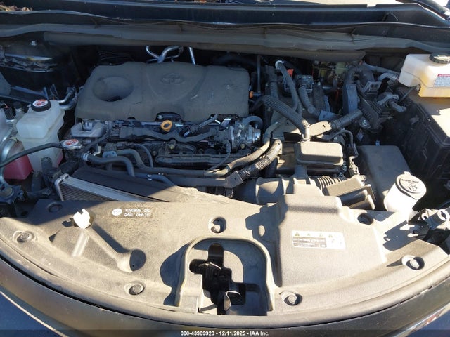 5TDJRKEC2NS122632 Toyota SIENNA XLE