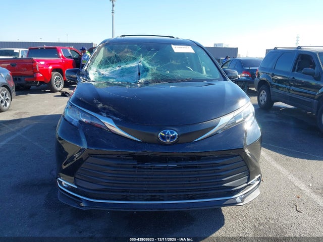 5TDJRKEC2NS122632 Toyota SIENNA XLE
