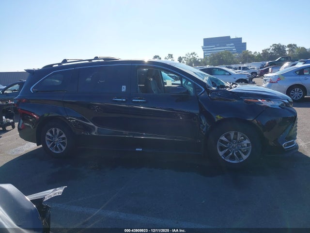 5TDJRKEC2NS122632 Toyota SIENNA XLE