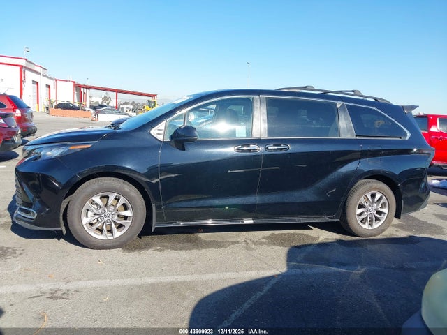 5TDJRKEC2NS122632 Toyota SIENNA XLE