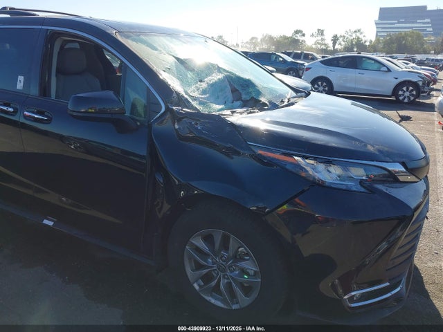5TDJRKEC2NS122632 Toyota SIENNA XLE