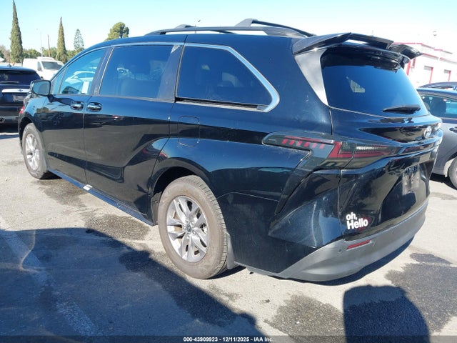 5TDJRKEC2NS122632 Toyota SIENNA XLE