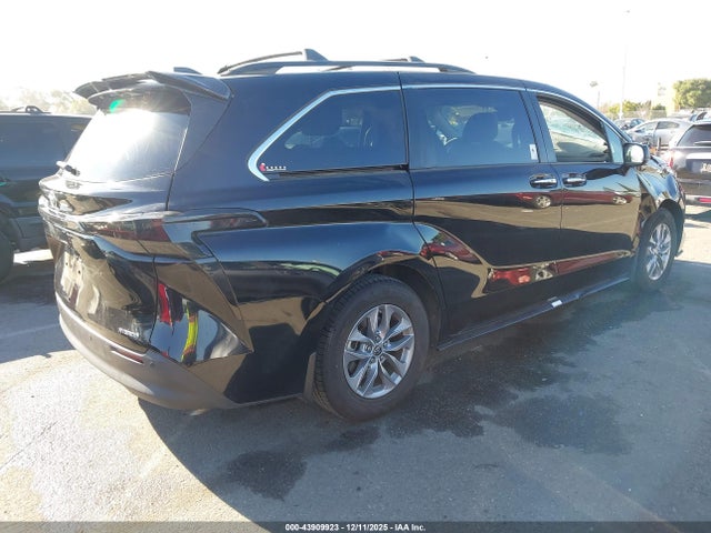 5TDJRKEC2NS122632 Toyota SIENNA XLE