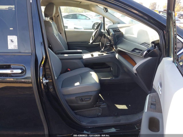 5TDJRKEC2NS122632 Toyota SIENNA XLE