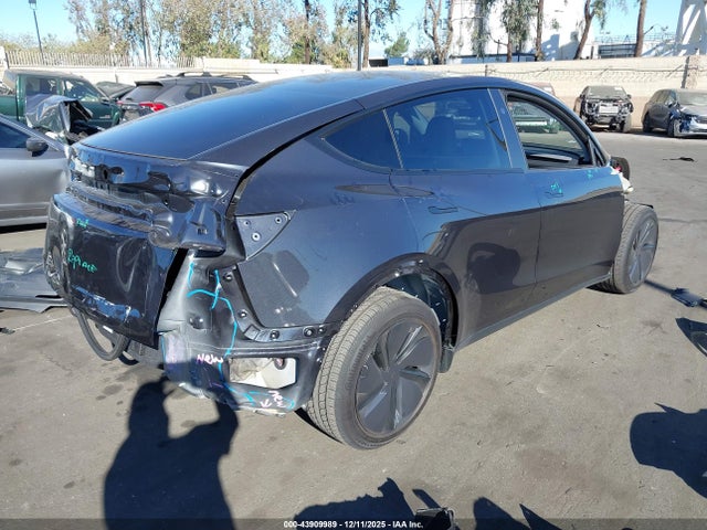 2026 TESLA MODEL Y 7SAYGDED5TF417138 Photo 3