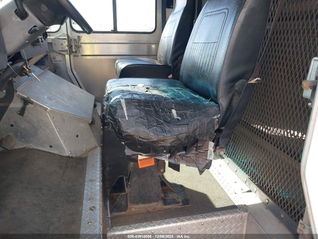 Ford E-350 Stripped 2014 1FC3E3KL8EDB11015 Image 19
