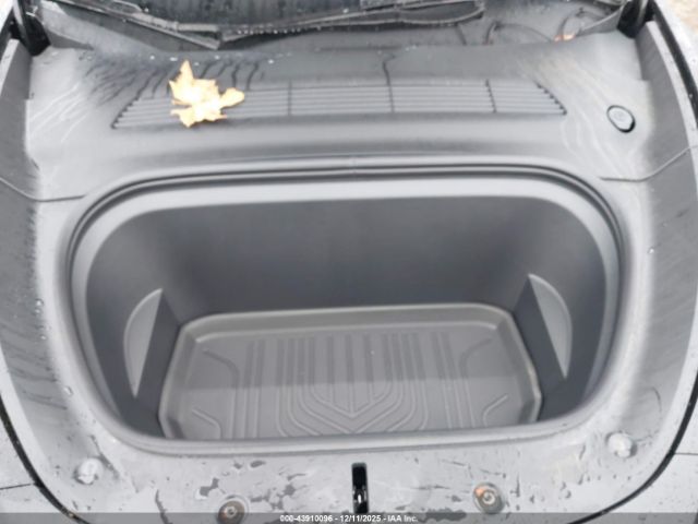 2024 TESLA MODEL Y 7SAYGDEDXRF206638 Photo 9