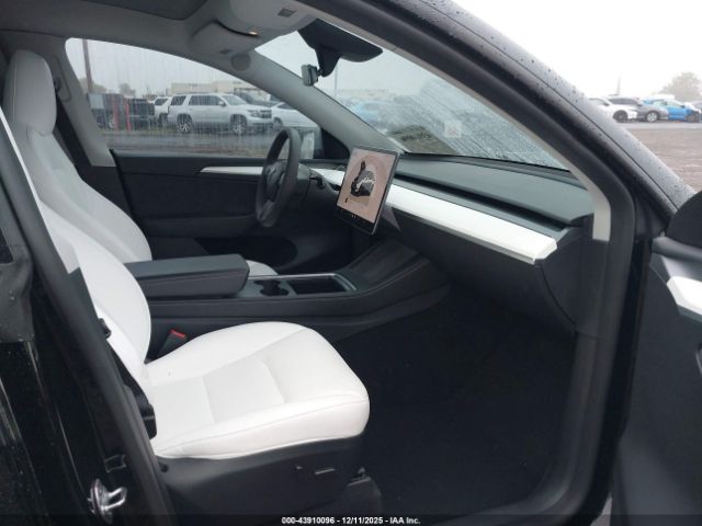 2024 TESLA MODEL Y 7SAYGDEDXRF206638 Photo 4