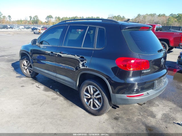2017 VOLKSWAGEN TIGUAN WVGAV7AX6HK019951 Photo 2