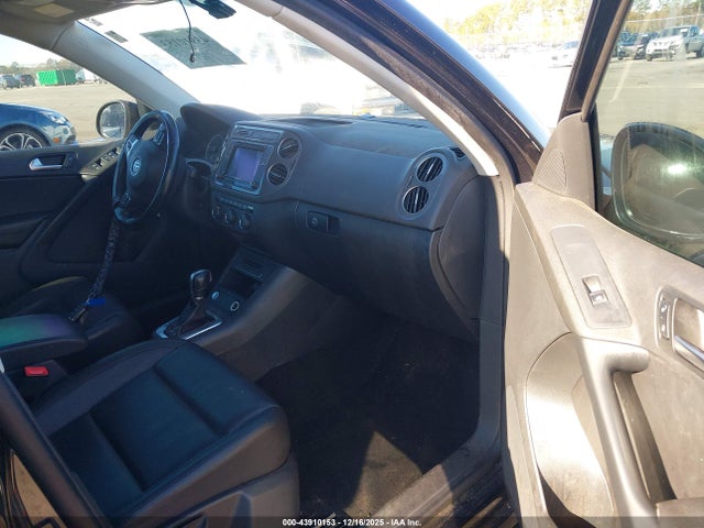 2017 VOLKSWAGEN TIGUAN WVGAV7AX6HK019951 Photo 4