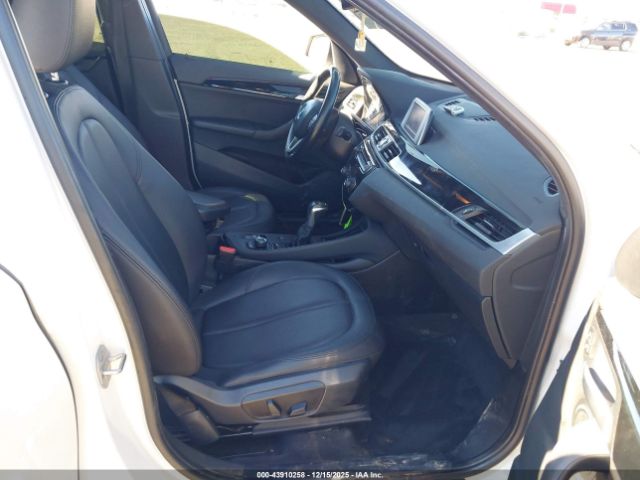 2018 BMW X1 WBXHT3C36J5L25518 Photo 4