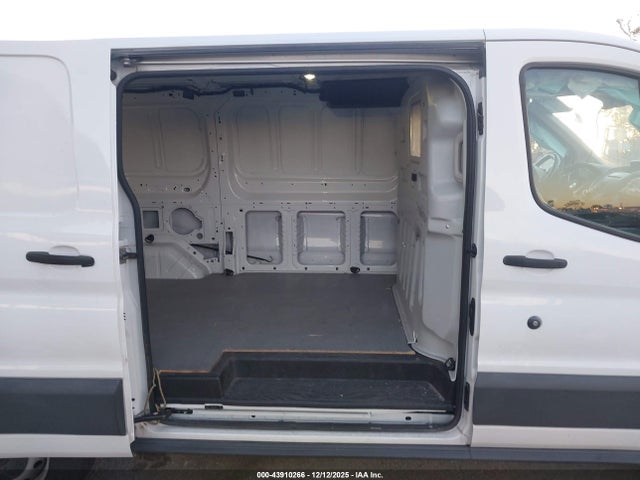 1FTYE1YM4HKA42124 Ford Transit-150