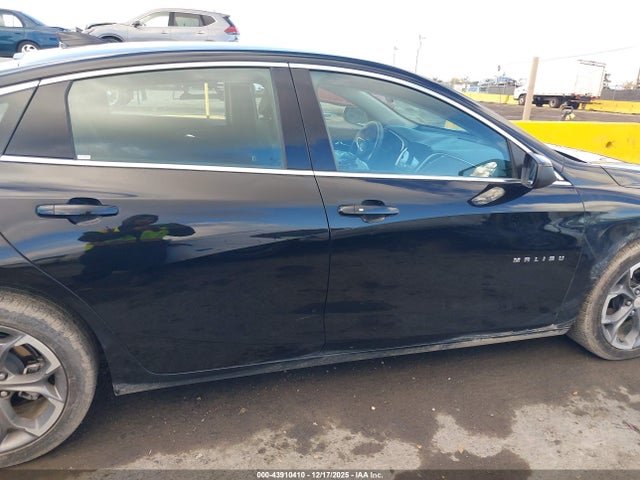 1G1ZD5STXRF165878 Chevrolet Malibu Fwd 1lt