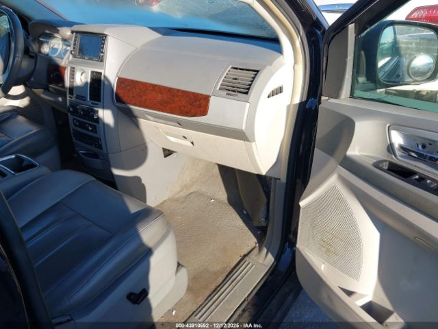 2010 CHRYSLER TOWN & COUNTRY 2A4RR5D16AR351235 Photo 4