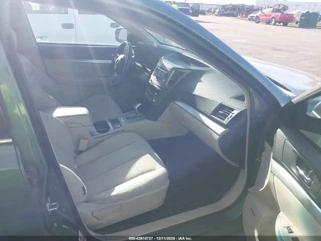 43910727 :رقم المزاد ، 4S4BRBFC6B3365601 vin ، 2011 Subaru Outback 2.5i Premium مزاد بيع