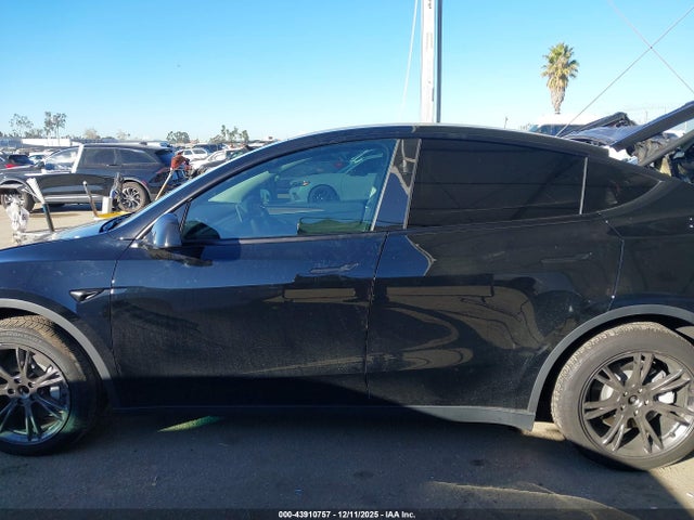 43910757 :رقم المزاد ، 7SAYGDED1SF265406 vin ، 2025 Tesla Model Y Long Range Dual Motor Rear-wheel Drive مزاد بيع