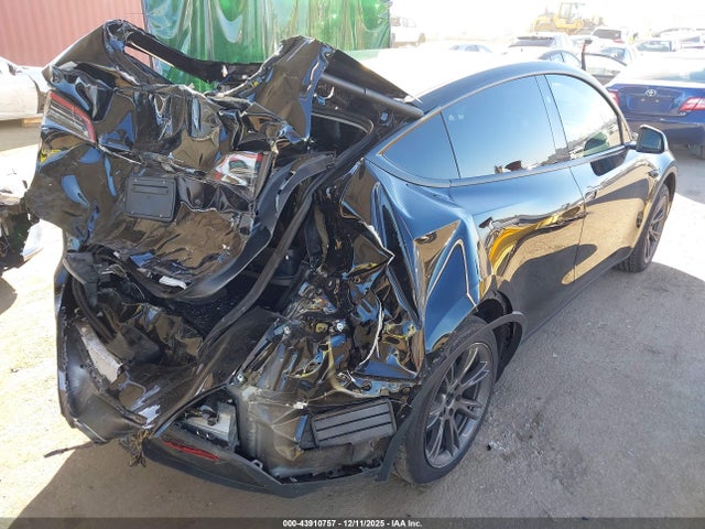 2025 TESLA MODEL Y 7SAYGDED1SF265406 Photo 3