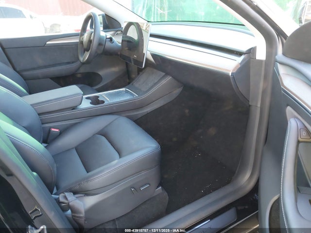 2025 TESLA MODEL Y 7SAYGDED1SF265406 Photo 4