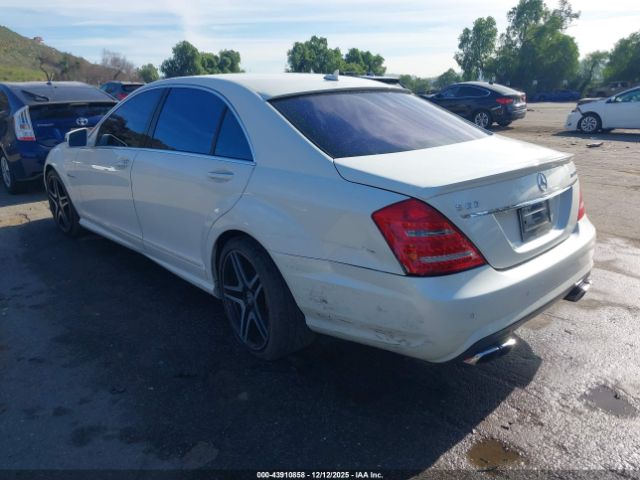 2011 MERCEDES-BENZ S 63 AMG WDDNG7EB3BA385559 Photo 2