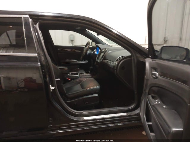 Продажа на аукционе авто 2013 Chrysler 300c Awd, vin: 2C3CCAKT6DH645145, номер лота: 43910876