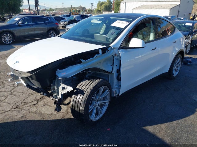 2023 TESLA MODEL Y 7SAYGDEE9PA183212 Photo 1
