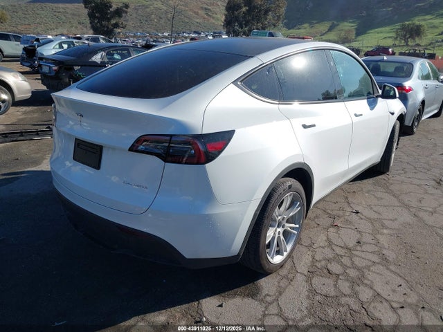2023 TESLA MODEL Y 7SAYGDEE9PA183212 Photo 3