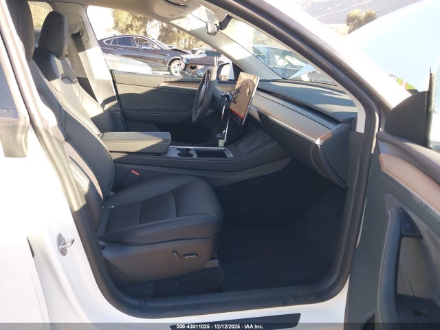 2023 TESLA MODEL Y 7SAYGDEE9PA183212 Photo 4