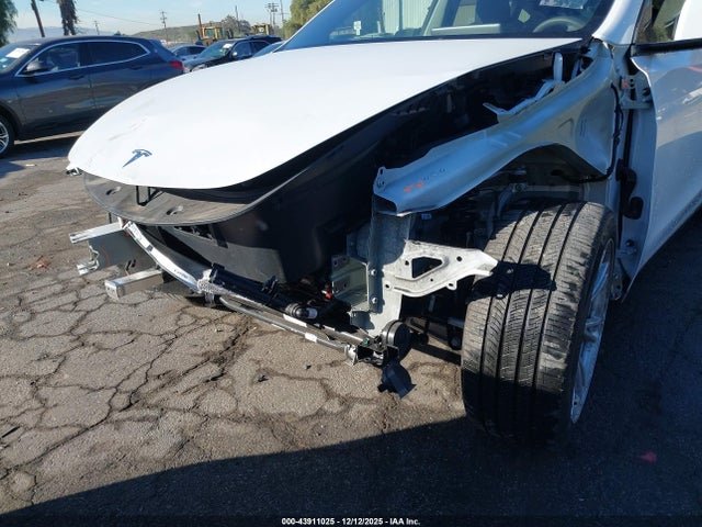 2023 TESLA MODEL Y 7SAYGDEE9PA183212 Photo 5
