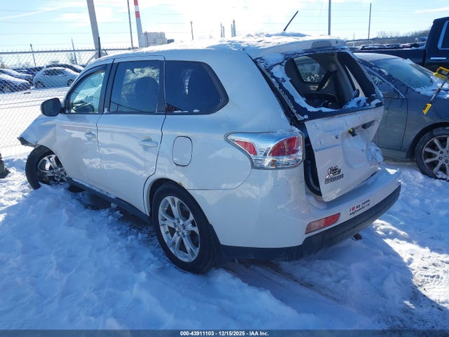 2014 MITSUBISHI OUTLANDER JA4AZ3A30EZ007984 Photo 2