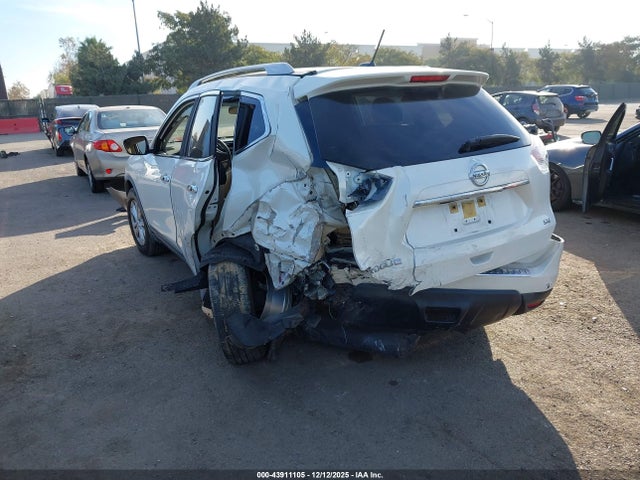 JN8AT2MT9GW003213 Nissan ROGUE SV