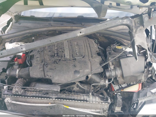 2017 JAGUAR F-PACE SADCL2BV3HA053407 Photo 9