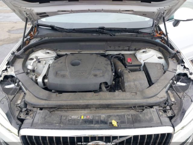 2018 VOLVO XC60 LYVA22RL5JB113941 Photo 9