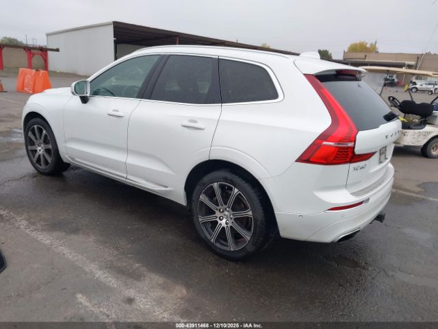 2018 VOLVO XC60 LYVA22RL5JB113941 Photo 2