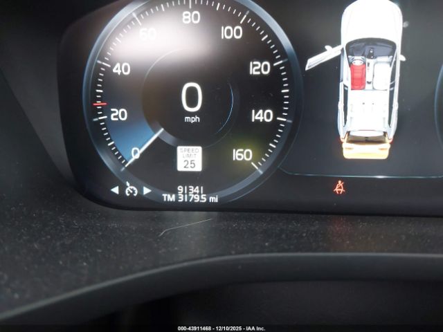 2018 VOLVO XC60 LYVA22RL5JB113941 Photo 5