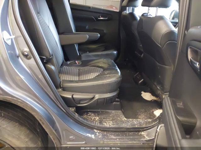 Toyota Highlander Xse 2023 5TDKDRBH3PS026278 Image 8