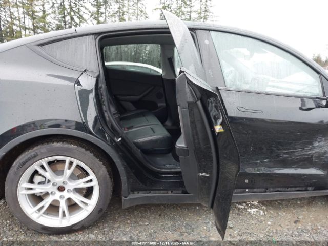 2023 TESLA MODEL Y 7SAYGDEE0PA045588 Photo 7