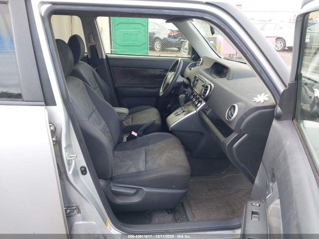 Scion Xb 686 Parklan Edition 2015 JTLZE4FEXFJ081907 Image 5