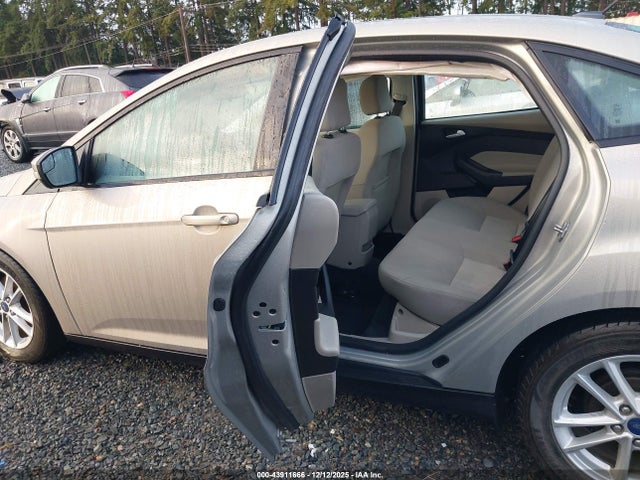 1FADP3F21GL365177 Ford FOCUS SE