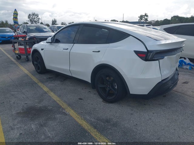 2026 TESLA MODEL Y 7SAYGDEE1TF368741 Photo 2
