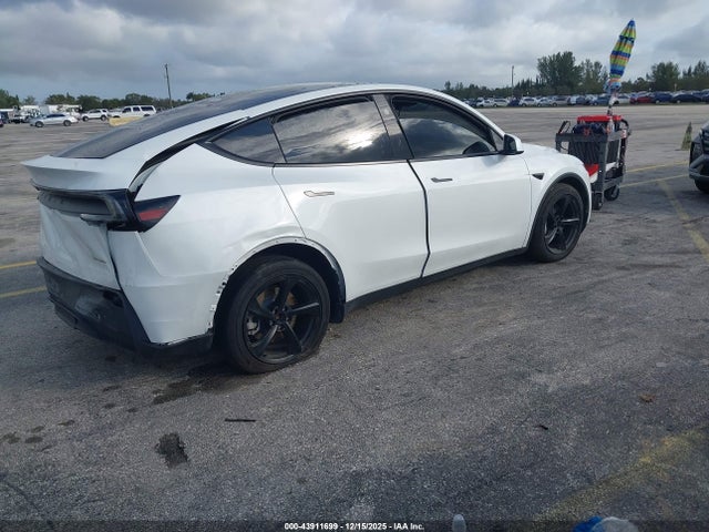 2026 TESLA MODEL Y 7SAYGDEE1TF368741 Photo 3