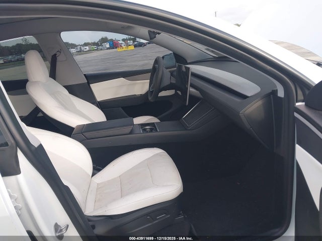 2026 TESLA MODEL Y 7SAYGDEE1TF368741 Photo 4