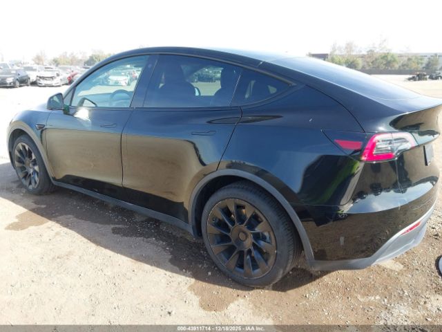 2021 TESLA MODEL Y 5YJYGDED2MF114042 Photo 2