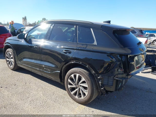 2025 AUDI Q6 E-TRON WA114BGF6SA041609 Photo 2