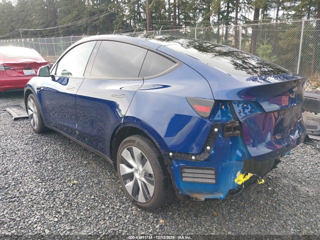 2023 TESLA MODEL Y 7SAYGDEE2PF830942 Photo 2